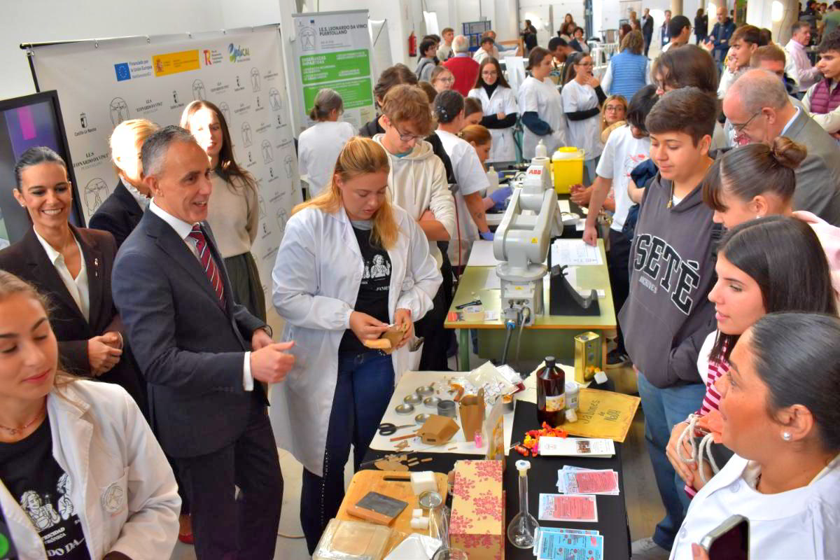 Miguel Ángel Ruiz: «No renuncies a tu futuro» en la Feria de FP Dual 23