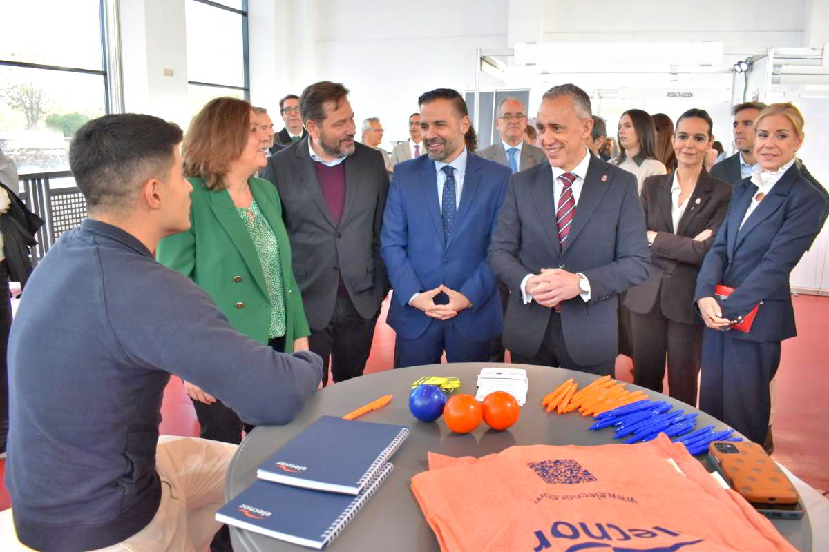 Miguel Ángel Ruiz: «No renuncies a tu futuro» en la Feria de FP Dual 42