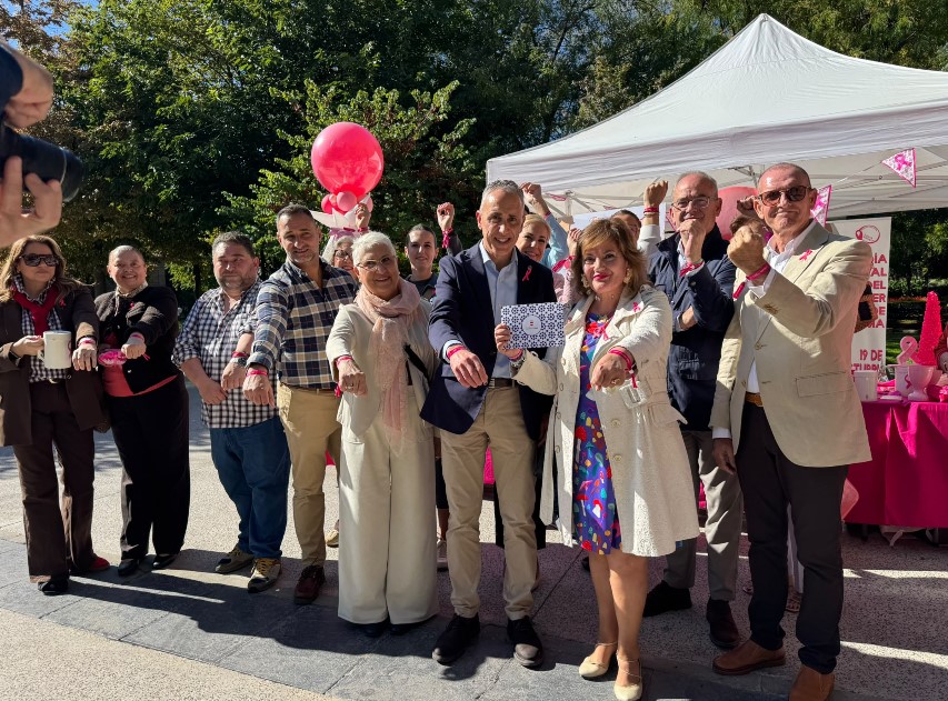 El Ayuntamiento de Puertollano dona 2.000 euros a la Asociación Santa Águeda en apoyo a la investigación del cáncer 1