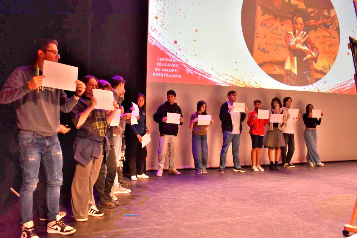 Ochocientos Estudiantes Se Unen en Jornadas Educativas para Forjar un Futuro Basado en Valores 4