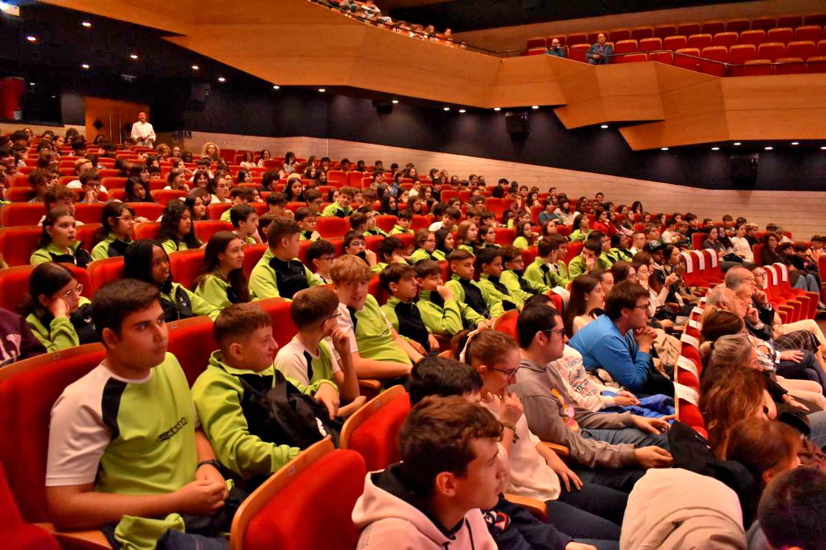 Ochocientos Estudiantes Se Unen en Jornadas Educativas para Forjar un Futuro Basado en Valores 5