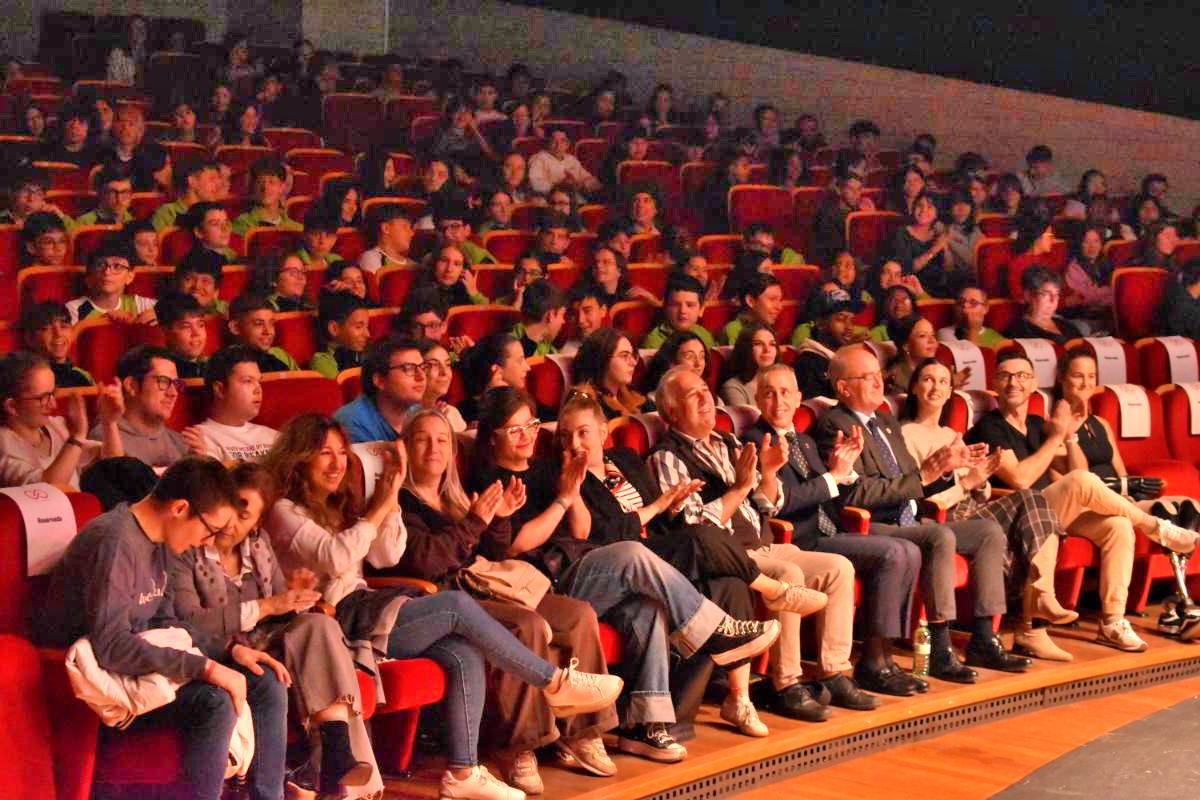 Ochocientos Estudiantes Se Unen en Jornadas Educativas para Forjar un Futuro Basado en Valores 7