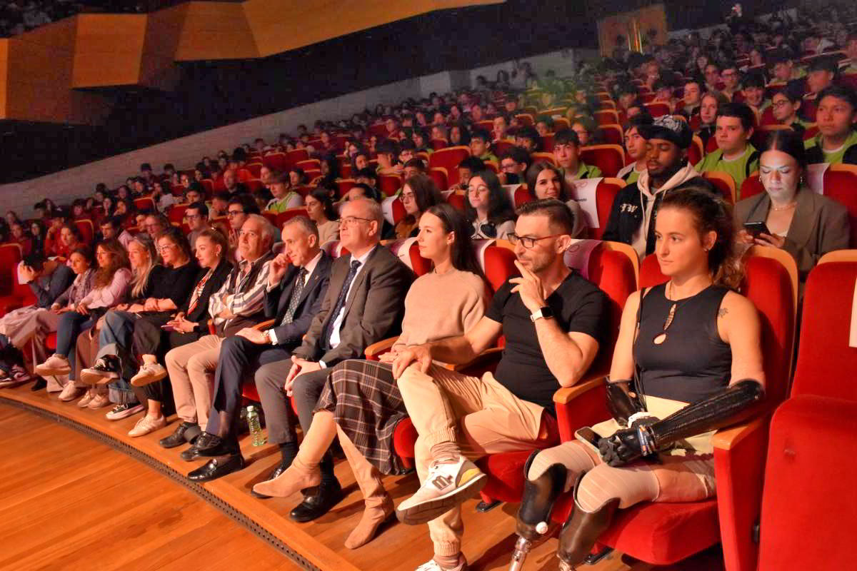 Ochocientos Estudiantes Se Unen en Jornadas Educativas para Forjar un Futuro Basado en Valores 9