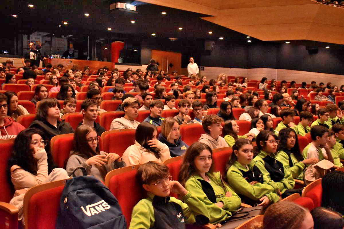 Ochocientos Estudiantes Se Unen en Jornadas Educativas para Forjar un Futuro Basado en Valores 19
