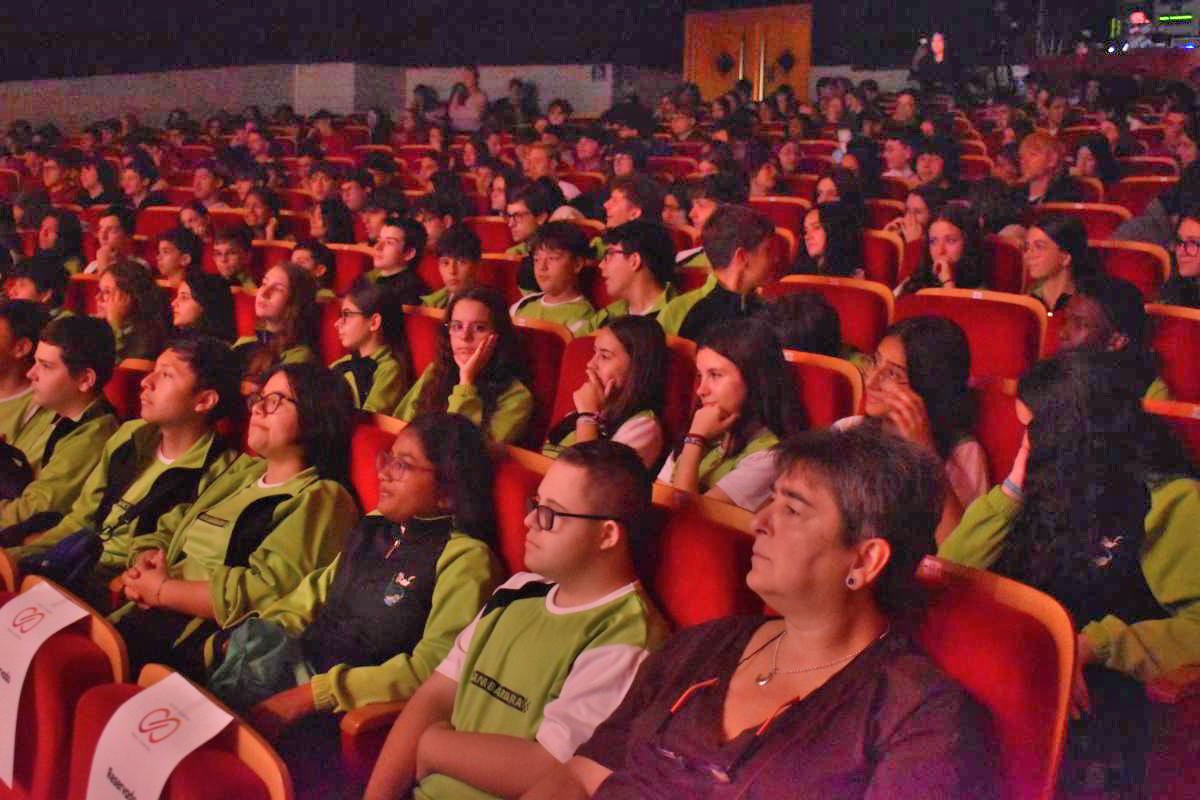 Ochocientos Estudiantes Se Unen en Jornadas Educativas para Forjar un Futuro Basado en Valores 23