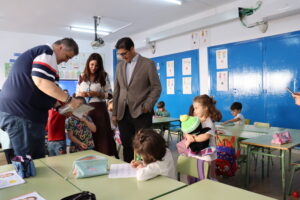 José Manuel Caballero visita el sistema de climatización del CEIP Nuestra Señora de la Paz de Villarta de San Juan