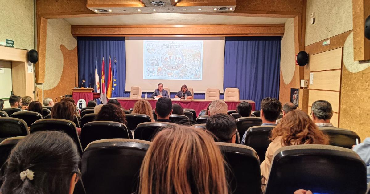 Profesionales sanitarios durante el curso sobre el enfoque One Health en Toledo