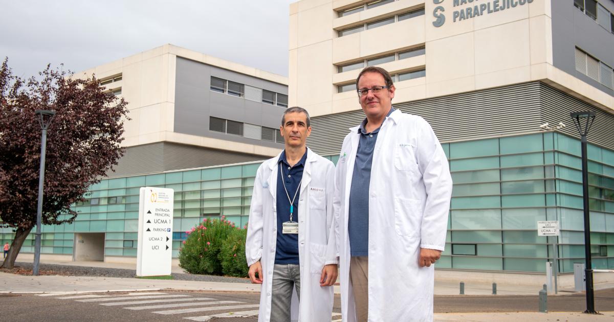 Los investigadores Daniel Garcia Ovejero y Angel Arevalo Martin, del Hospital Nacional de Paraplejicos de Toledo