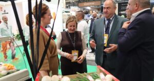 El consejero de Agricultura, Julián Martínez Lizán, en el estand de Castilla-La Mancha en Fruit Attraction