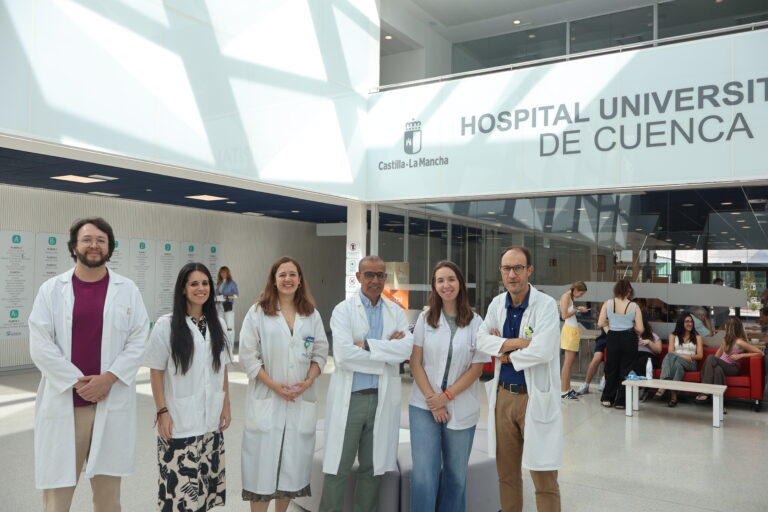 Profesional sanitaria en la Unidad de Atención a Personas Trans de Cuenca
