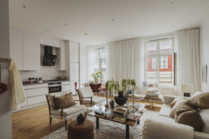 https://www.delikatissen.com/2026/10/piso-50-m2-vivir-y-trabajar/delikatissen