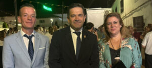 Valverde reafirma el compromiso de la Diputación con los pequeños municipios en el inicio de las fiestas de Almadenejos